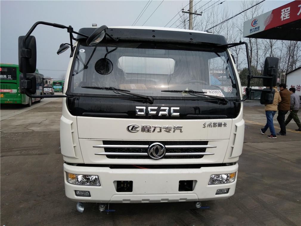東風(fēng)多利卡（8方）灑水車