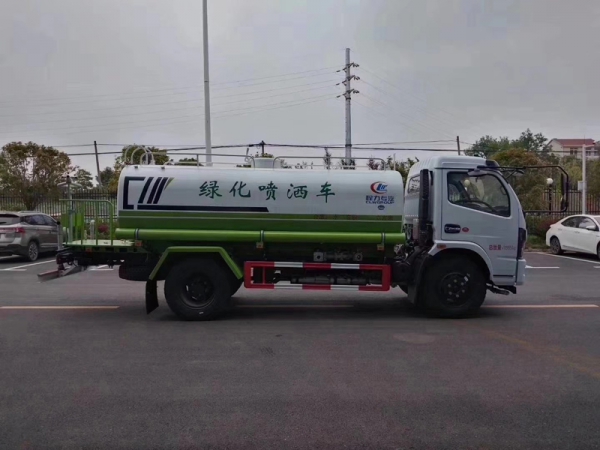 東風多利卡9.2方灑水車