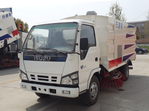 五十鈴掃路車（1.5方水罐，4方塵罐）