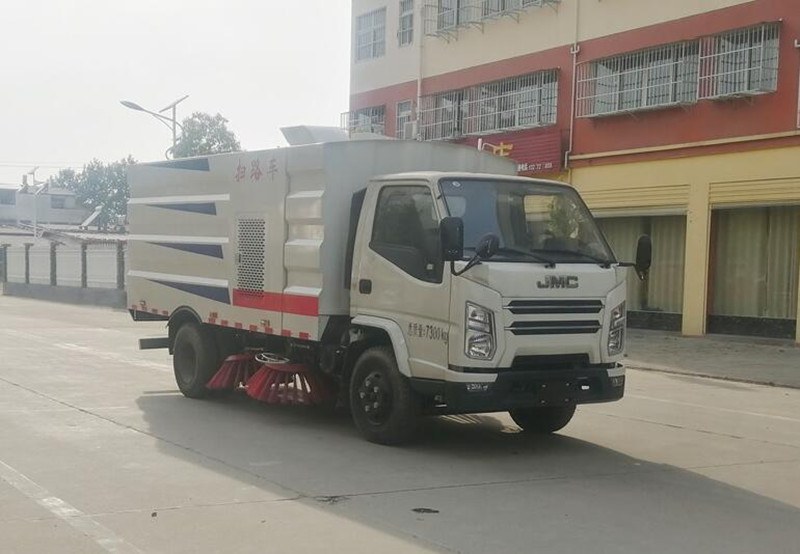 江鈴掃路車（1.5方水罐，4方塵罐）