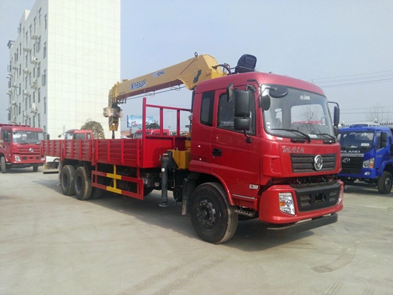 12噸東風專底后八輪隨車吊