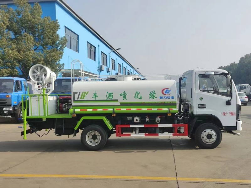 小多利卡5噸綠化噴灑車(chē)，30米打藥車(chē)
