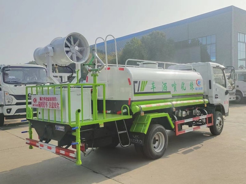 小多利卡5噸綠化噴灑車(chē)，30米打藥車(chē)