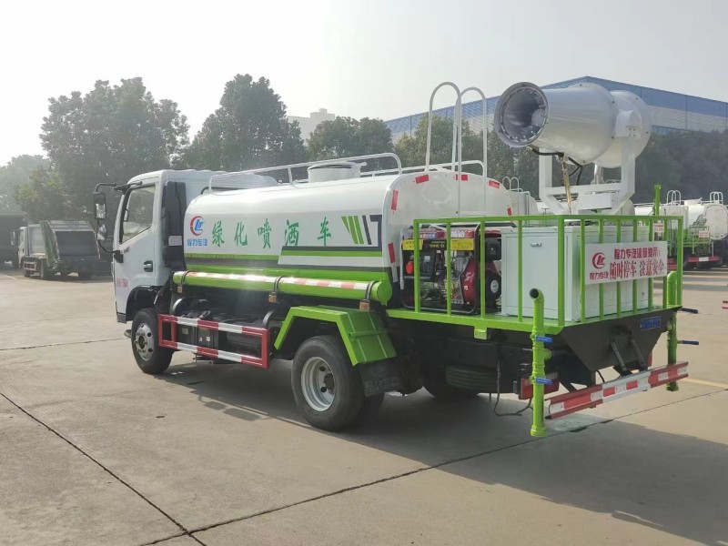 小多利卡5噸綠化噴灑車(chē)，30米打藥車(chē)