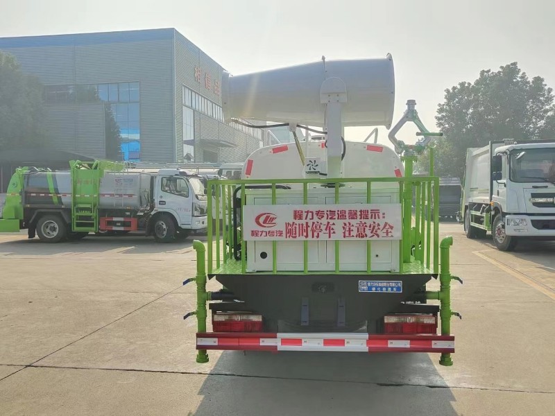 小多利卡5噸綠化噴灑車(chē)，30米打藥車(chē)